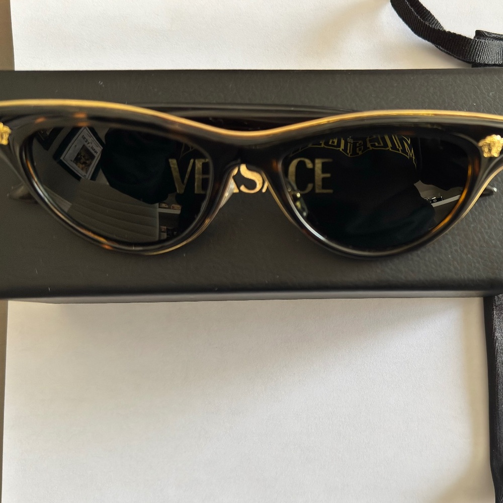Versace cat eye sunglasses VE2273